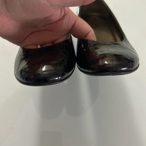 (7) Stuart Weitzman brown faux gator shoes made in Spain - Picture 7 of 8